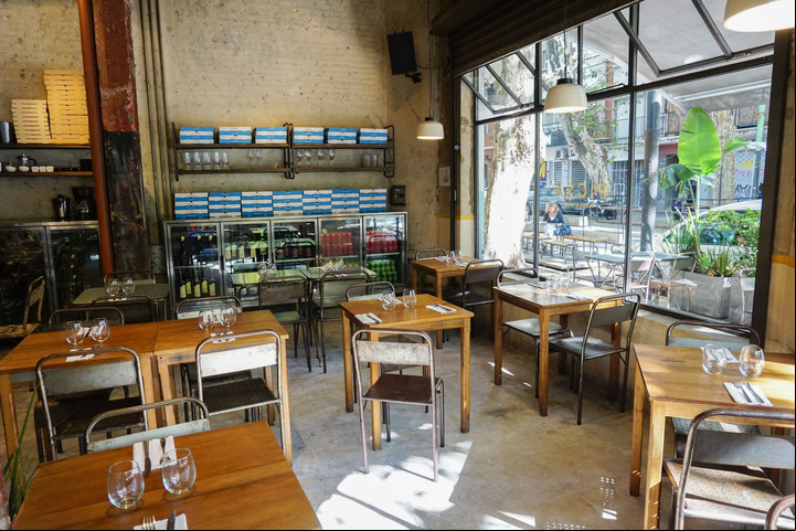 La pizzería vacía a las 11 de la mañana: el tour arranca antes del horario habitual de almuerzo de los porteños. Foto Fernando de la Orden 