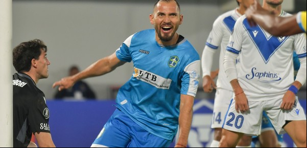 Vélez perdió el invicto en un partido insólito en Cochabamba con dos goles en contra ante el humilde San Antonio Bulo Bulo