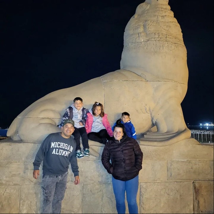Brian, su mujer y sus hijos en Mar del Plata. Foto: Instagram