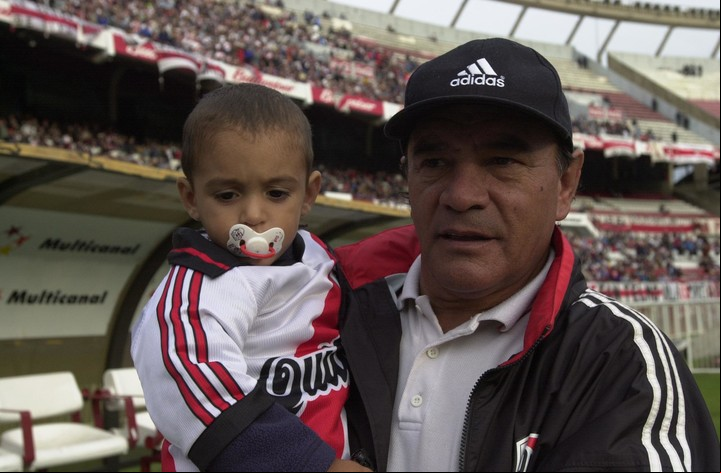 Oscar Pinino Mas en el Monumental.