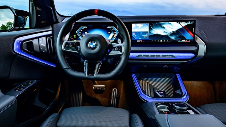 El interior del BMW X3 M50 es moderno y minimalista.