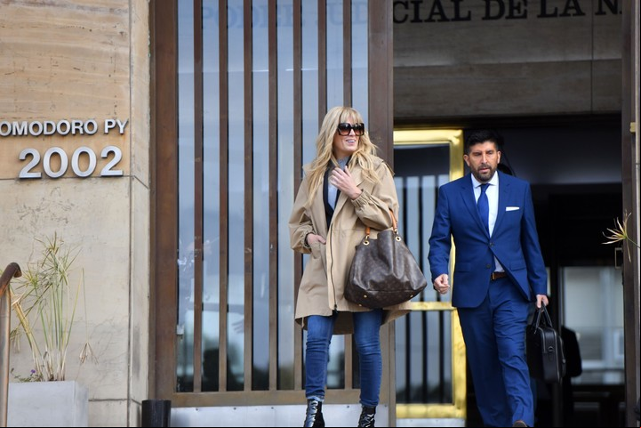 Viviana Canosa sale de los tribunales de Comodoro Py junto a su abogado Juan Manuel Dragani. Foto: Ignacio Carreras