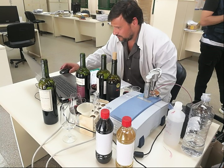 Operativo del INV: en 2022, decomisaron 1900 botellas de vino falsas. Foto: INV.