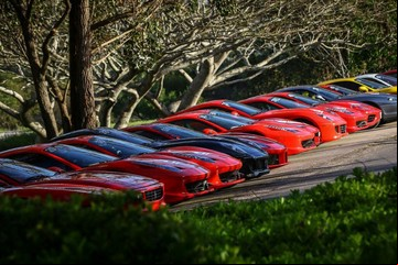 Desfile de Ferrari, Lamborghini, Mustang y otros deportivos en Puerto Madero