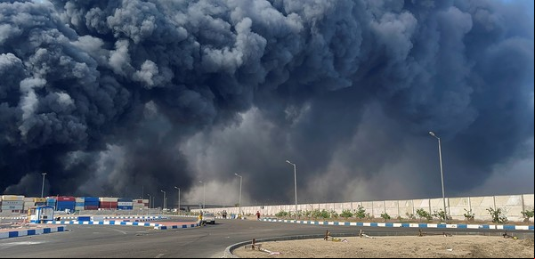 Una masiva explosión provocó al menos ocho muertos y más de 700 heridos en un puerto de Irán