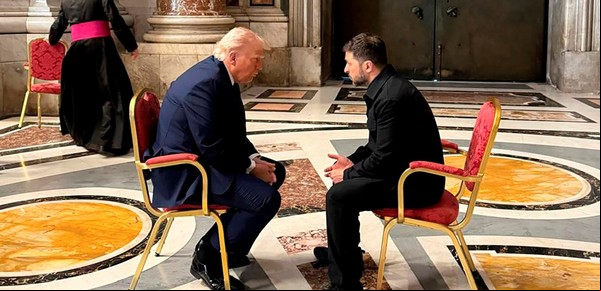 Tras su pelea a gritos en el Salón Oval, Trump se volvió a reunir con Zelenski antes del funeral del Papa Francisco en el Vaticano