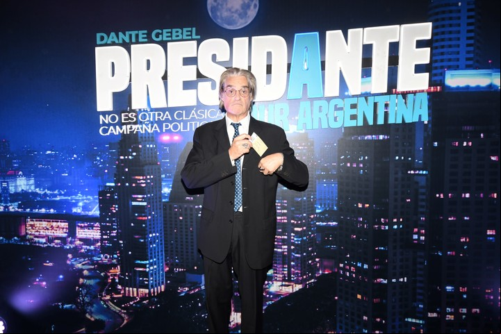 Roberto Pettinato presente en el estreno de "PresiDante Tour Argentina".