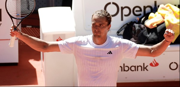Alexander Zverev, y un ataque de furia en 'modo Sabalenka' en el Masters 1000 de Madrid: le sacó una foto a un pique y lo subió a las redes