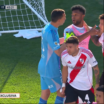 Agustín Marchesín y una chicana polémica: acusó a Miguel Borja de golpear a sus hijos en pleno Superclásico