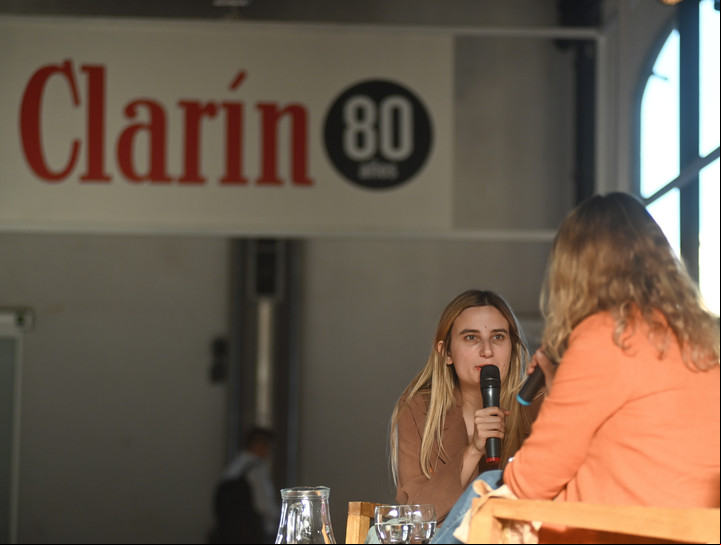 Entrevista a Tamara Tenenbaum en el espacio cultural Clarin / Ñ. Foto: Federico Lopez Claro.