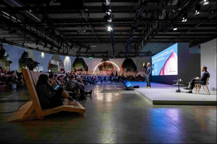 El salón de Euroluce diseñado por Sou Fujimoto