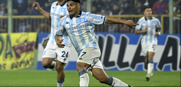Gracias a un Salas brillante, Racing se lo dio vuelta a Defensa y Justicia en Varela y se metió en los playoffs