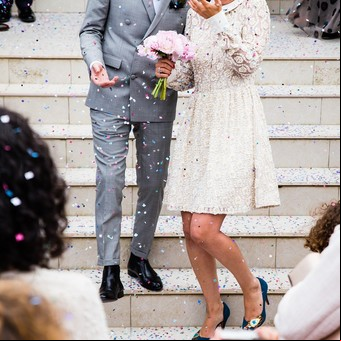 La liga, el ramo, el pastel: las tradiciones imperdibles en los matrimonio