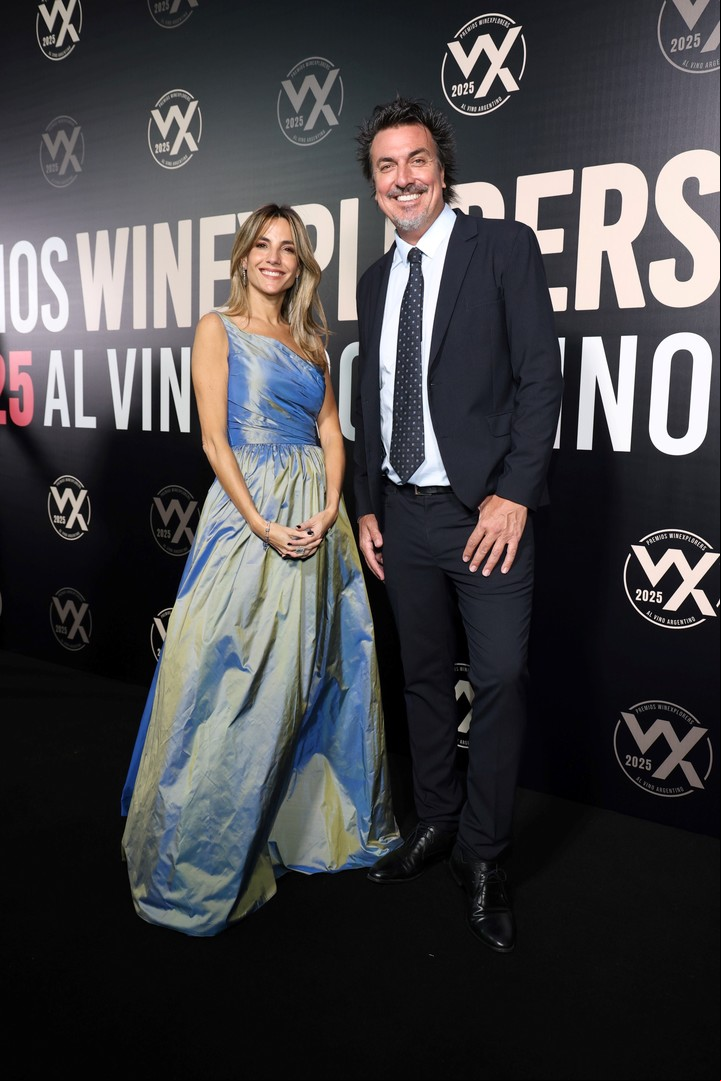 María Belén Ludueña y Joe Fernández, conductores de los premios Winexplorers.