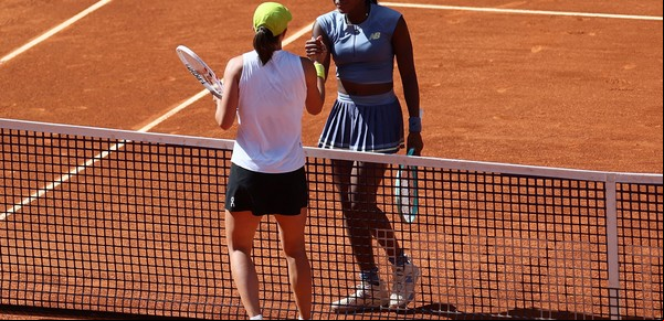 Coco Gauff apabulló a Iga Swiatek y la número 2 del mundo rompió en llanto en pleno partido y conmovió a la Caja Mágica de Madrid