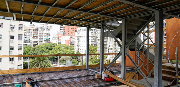 Disruptivo edificio de viviendas con estructura metálica