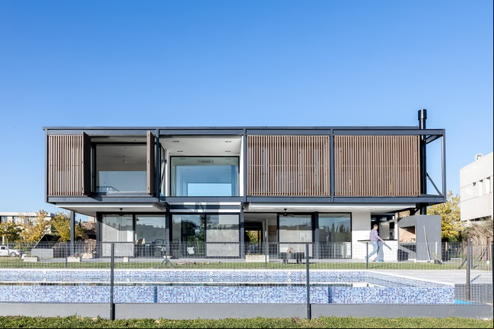 Casas de diseño de Idero, Línea Mies, con proyecto de estudio AToT.