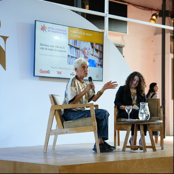 Humor y feminismo: Maitena reflexionó en la Feria sobre sus tiras en Clarín y sobre las redes