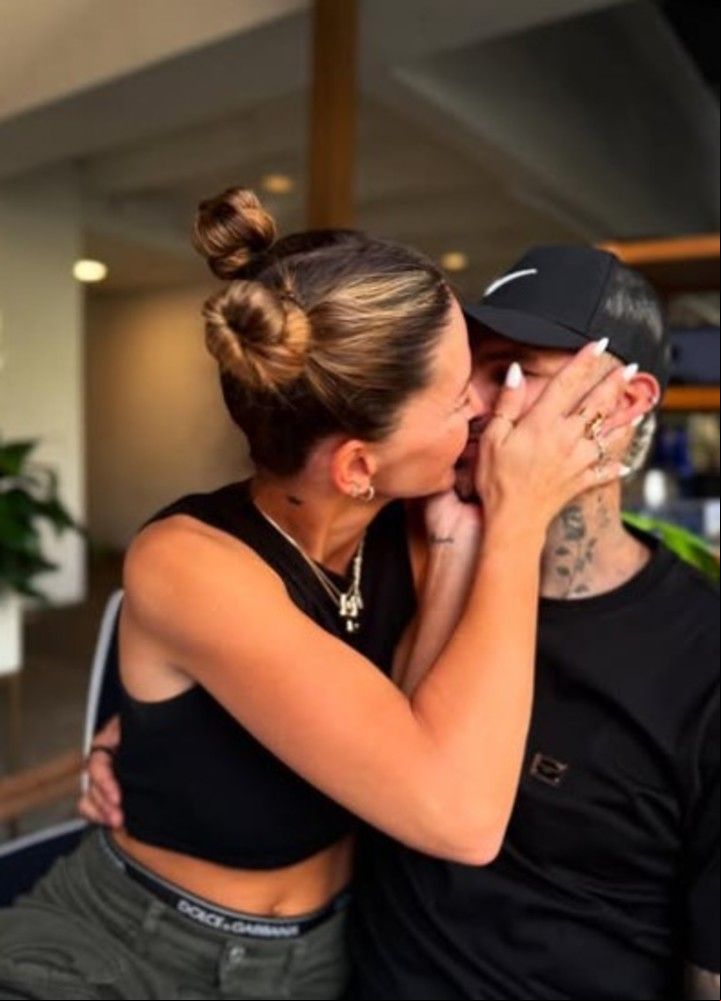 Beso. La China Suárez y Mauro Icardi. Foto: Instagram.