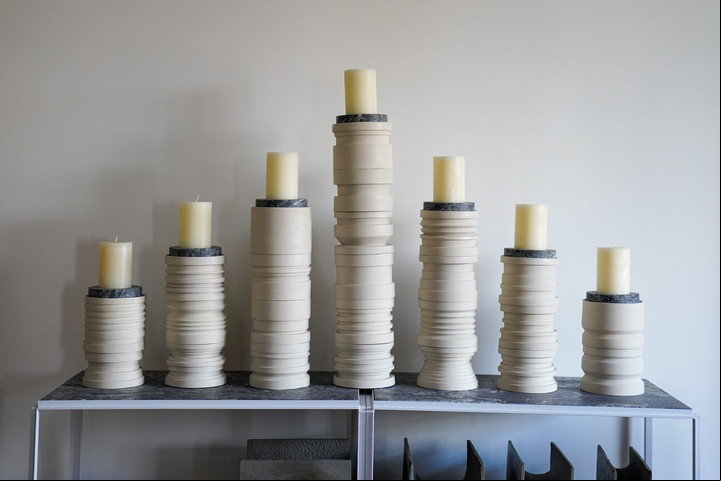Columnas hechas con volúmenes tejidos a partir del simbol, una técnica de cestería. Foto: Maxi Failla.