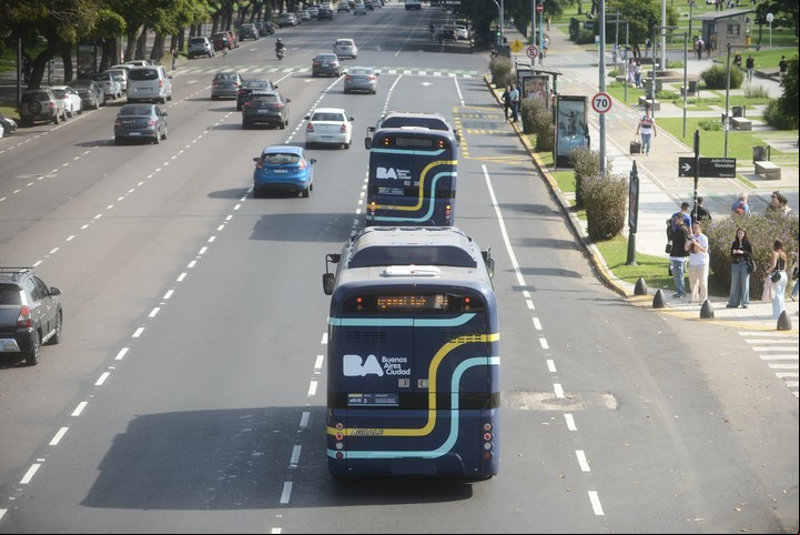 Empieza a funcionar la primera línea de colectivos eléctricos en la Ciudad.