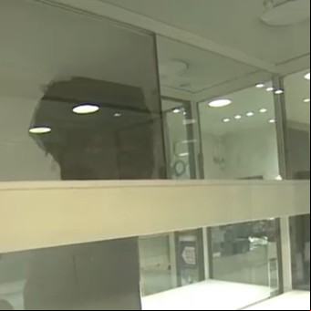 Abrieron un boquete y vaciaron una joyería en el centro de Morón