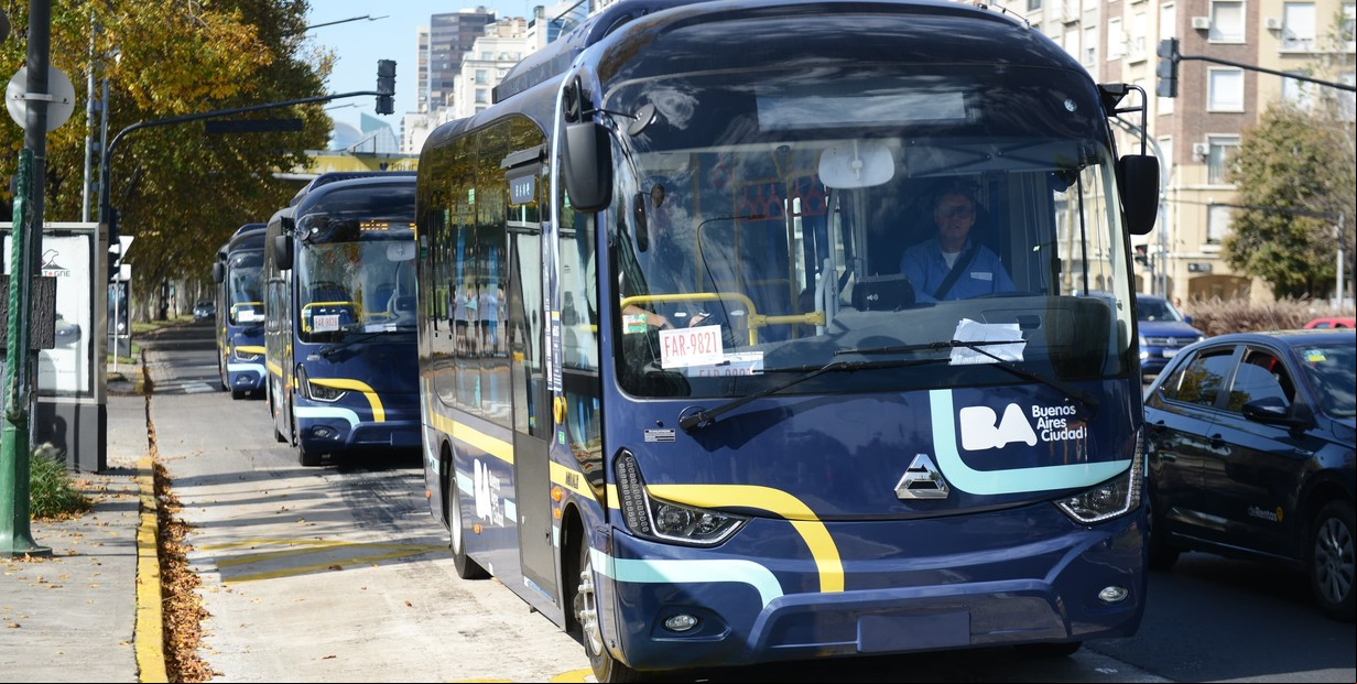 Empieza a funcionar la primera línea de colectivos eléctricos en la Ciudad: cómo será el recorrido y qué frecuencia tendrá 