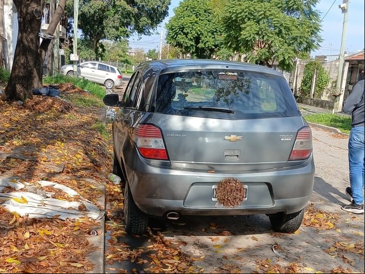 El auto robado en Ramos Mejía fue hallado abandonado en Morón.