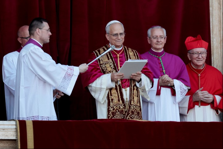 Prevost en su primer discurso como papa León XIV.