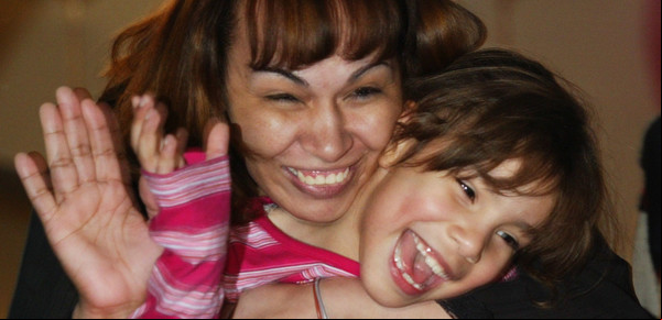 Le dijeron que su hija había muerto en un incendio, pero años después descubrió una oscura verdad