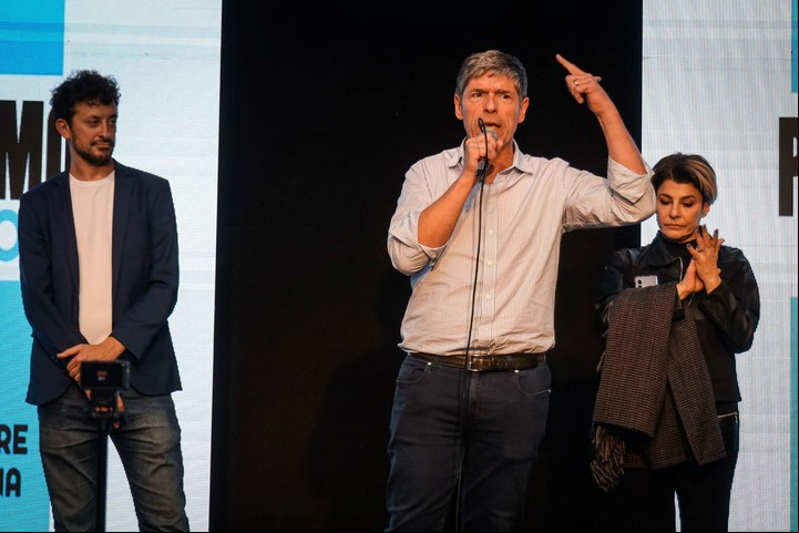 Juan Manuel Abal Medina cerró la campaña porteña junto a Carolina Papaleo.