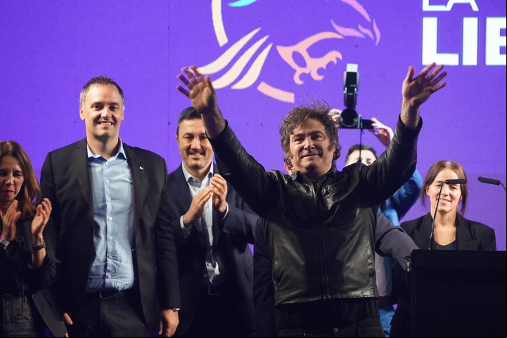 Javier Milei en el acto de cierre de campaña del candidato La Libertad Avanza, Manuel Adorni. Foto Juano Tesone