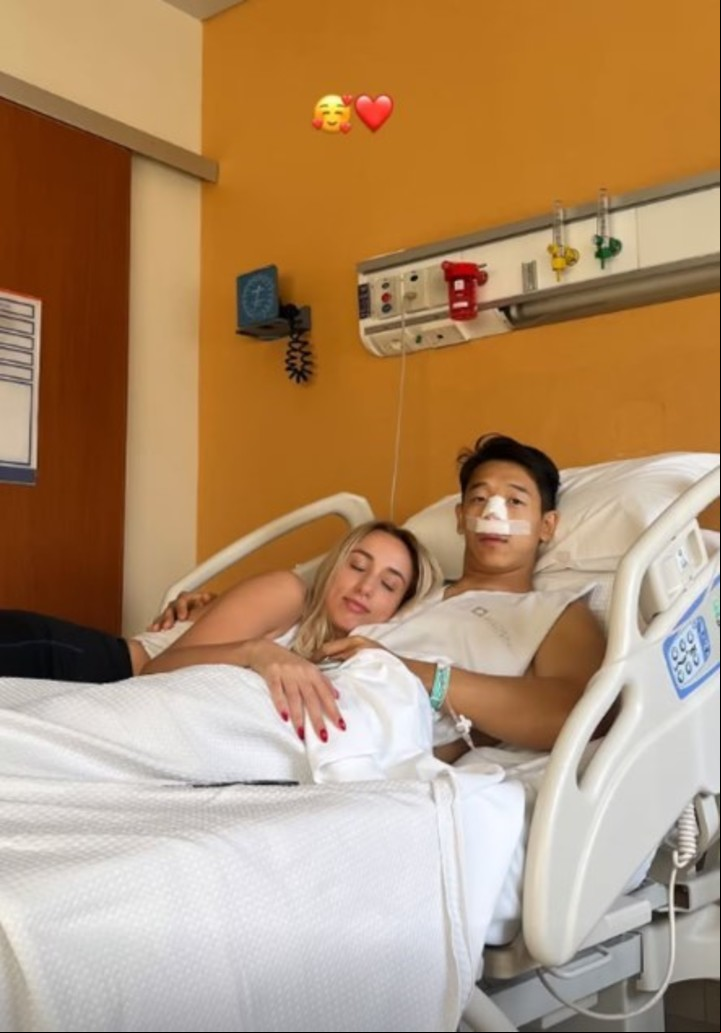 Martín Ku, junto a su novia en la clínica. Foto: Instagram.