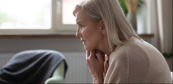 Esto es lo que podés hacer para evitar encorvarte con la edad