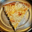 Las mejores fainá de Buenos Aires: desde las pizzerías históricas a los restaurantes que la renovaron 