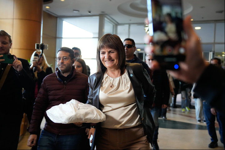 La ministra de seguridad Nacional Patricia Bullrich vota en Rural. Foto: Julián Cabral