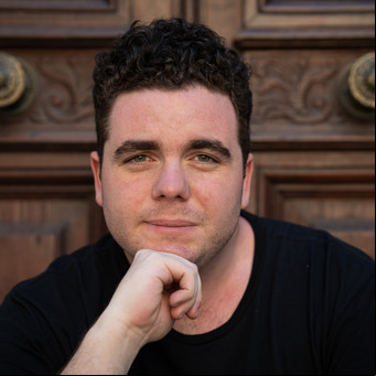 Cannes 2025: Gastón Cocchiarale, el eterno agradecimiento a lla y a Camla del actor de "Tres", el corto argentino en competencia 