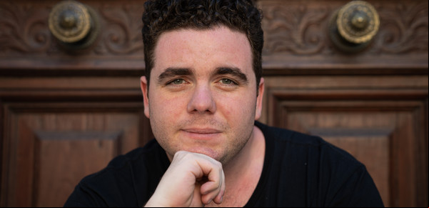 Cannes 2025: Gastón Cocchiarale, el eterno agradecimiento a lla y a Camla del actor de "Tres", el corto argentino en competencia 