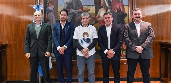 Caputo se reunió con Ford y anticipó: "Todo el que venda en cuotas en dólares va a tener un salto importante en su demanda"