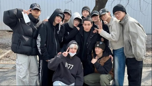 El 17 de marzo de 2025, el líder del grupo se convirtió en el primer miembro de THE BOYZ en alistarse en el ejército. Foto: Instagram vía @theboyz_officl