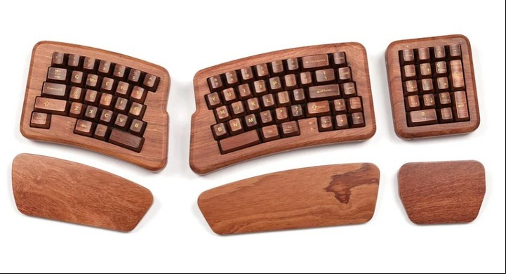 Epomaker Feker Alice 60, un teclado de diseño hecho enteramente de madera.