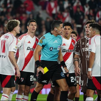 Yael Falcón Pérez, el árbitro 'apadrinado' de Chiqui Tapia que saltó a la fama como 'héroe' y estuvo cerca de ser villano en la histórica victoria de Platense vs. River