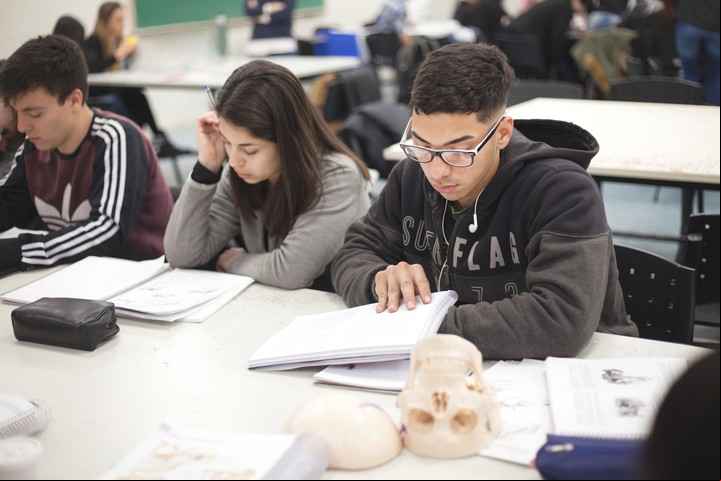 Estudiantes de Ciencias de la Salud.