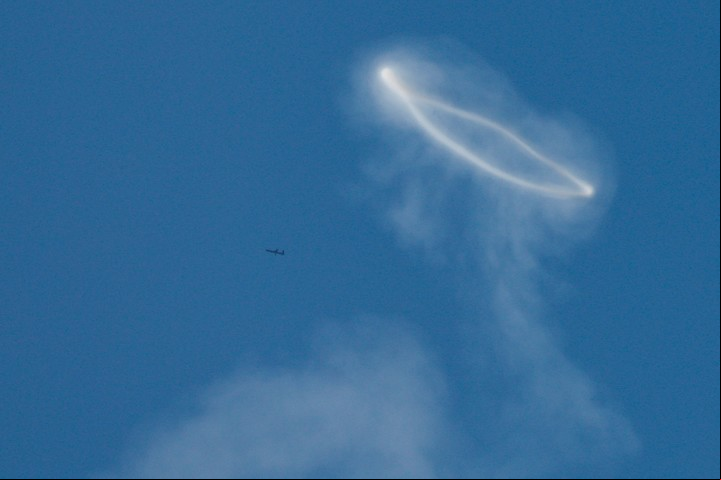 Un drone israleí vuela con la protección de la Cúpula de Hierro. Foto: Reuters