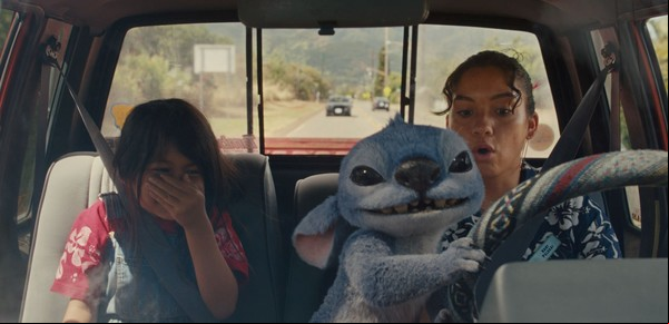 Lilo y Stitch vuelven en una remake con personas reales y animación, pero resulta algo frenética y desprolija