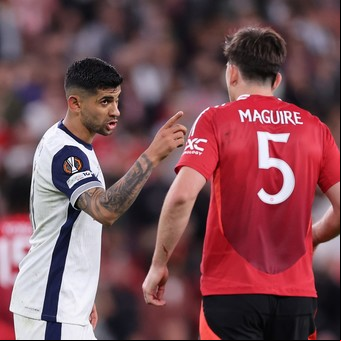El Cuti Romero tuvo una noche caliente con Harry Maguire: se cruzaron feo todo el partido y el inglés le negó el saludo en la premiación