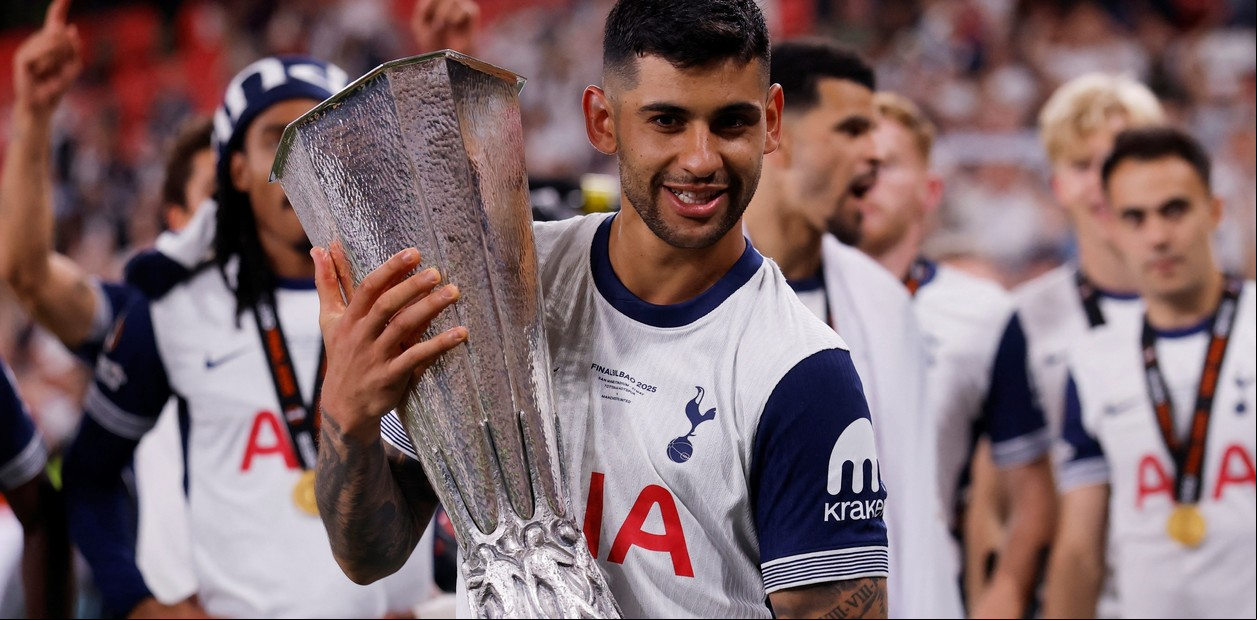 'Cuti' Romero sigue acumulando trofeos: lo eligieron el MVP de toda la temporada de la Europa League tras consagrarse con el Tottenham