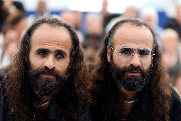 Los directores Tarzan y Arab Nasser, premiados por "Once Upon a Time in Gaza" y lo anunció Nahuel Pérez Biscayart.