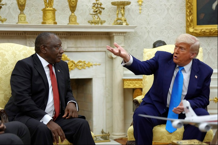 El presidente de Sudáfrica, Cyril Ramaphosa, y el presidente Donald Trump se reúnen en el Despacho Oval de la Casa Blanca en Washington, el miércoles 21 de mayo de 2025. (Eric Lee/The New York Times)