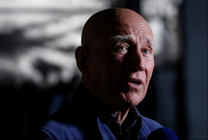 El fotógrafo brasileño Sebastiao Salgado durante un recorrido de prensa previo a su exposición “Amazonia” en el Museo Nacional MAXXI de Arte del Siglo XXI, en Roma, el 30 de septiembre de 2021. EFE/EPA/FABIO FRUSTACI